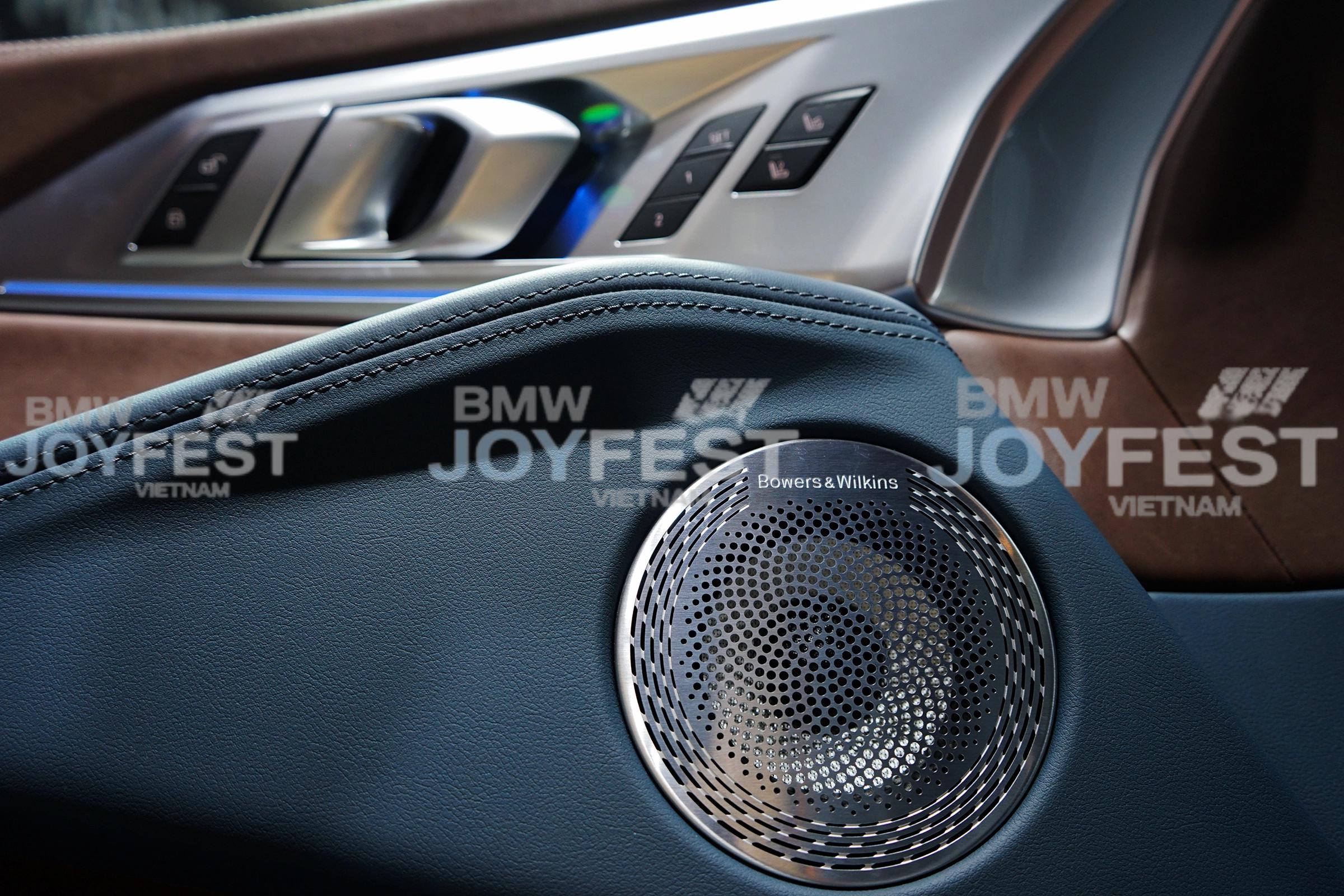 BMW XM 01/2026: “Quái Thú” Hybrid 748 Mã Lực & Giá Lăn Bánh