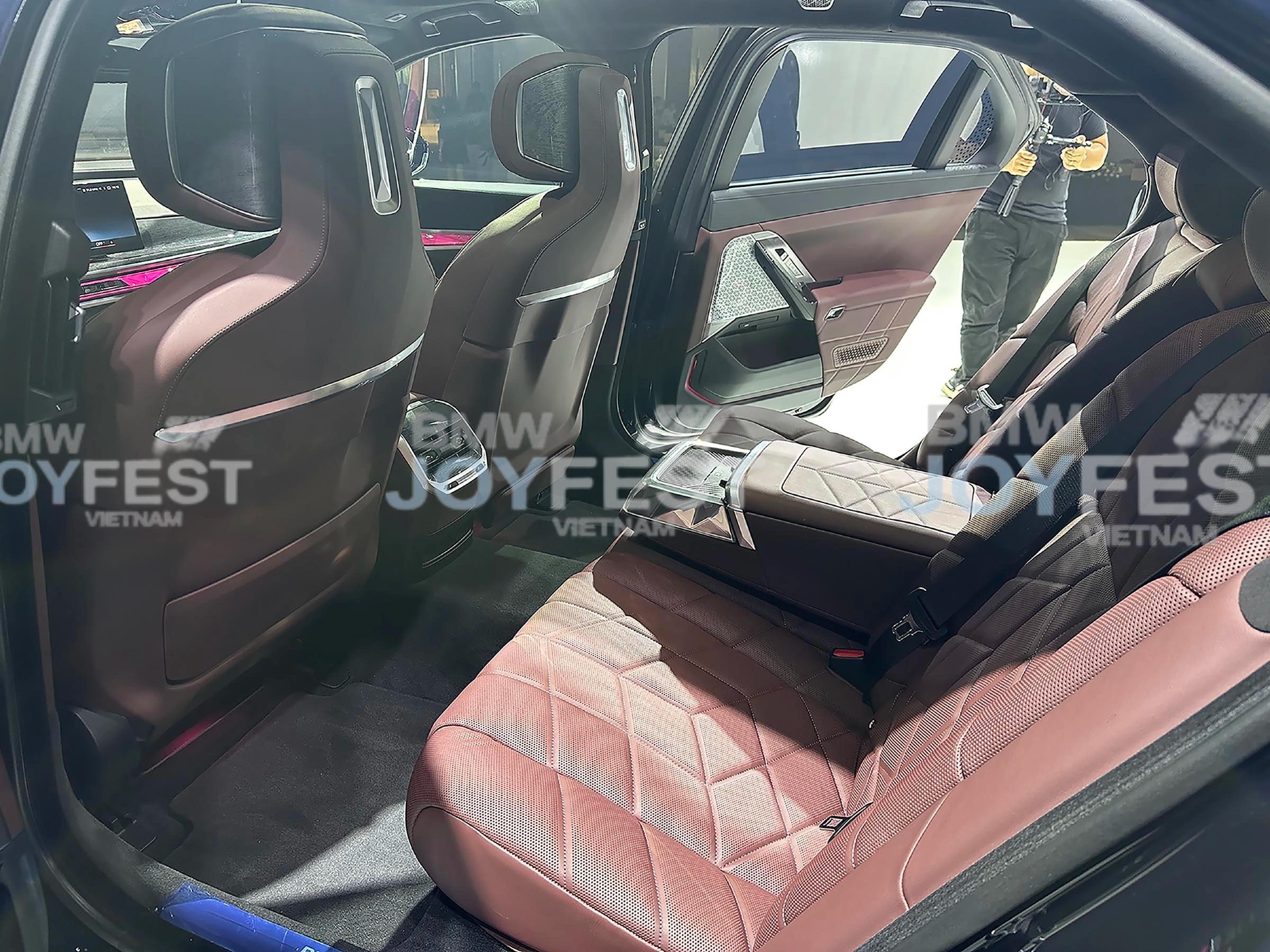 Giá xe BMW Series 7 02/2026: Bảng Giá Lăn Bánh & Đánh Giá Chi Tiết Thế Hệ G70