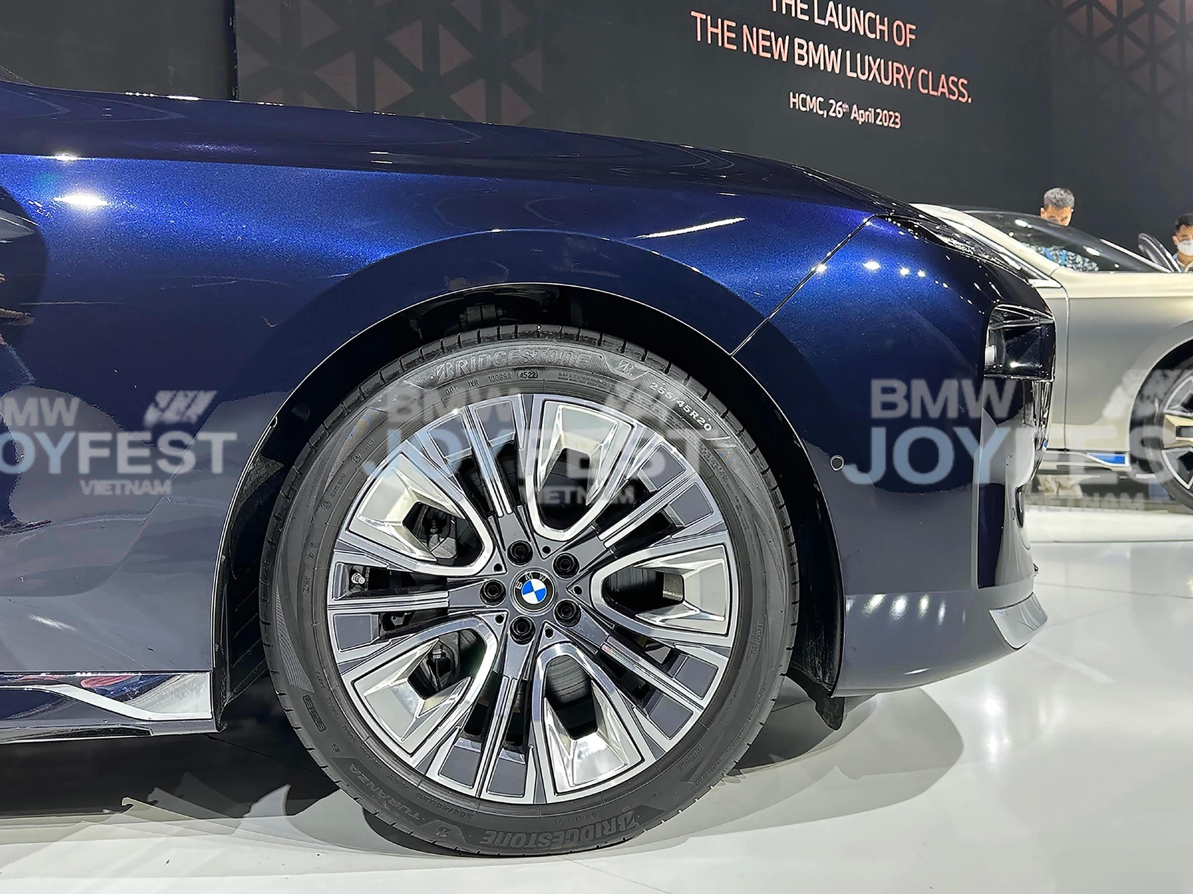 Giá xe BMW Series 7 02/2026: Bảng Giá Lăn Bánh & Đánh Giá Chi Tiết Thế Hệ G70