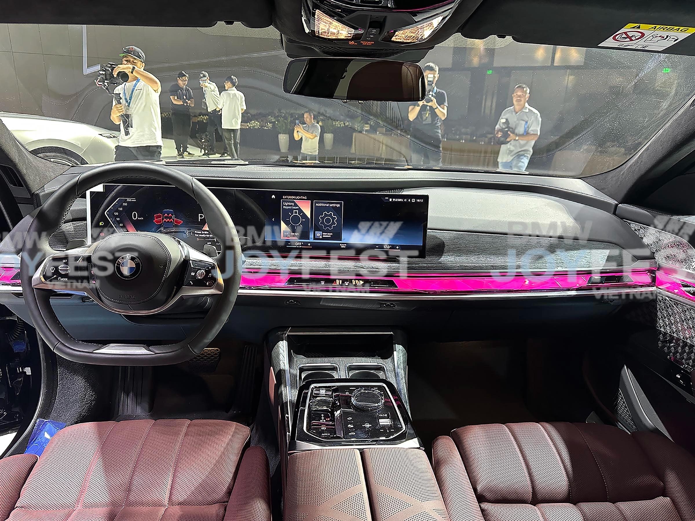 Giá xe BMW Series 7 02/2026: Bảng Giá Lăn Bánh & Đánh Giá Chi Tiết Thế Hệ G70